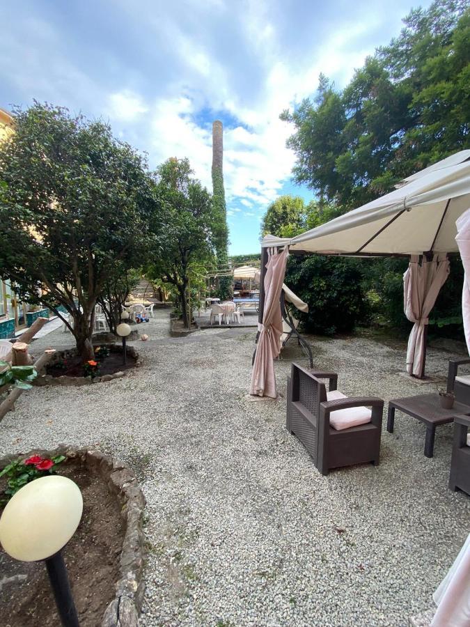 בוליאסקו Hotel Villa Flora מראה חיצוני תמונה