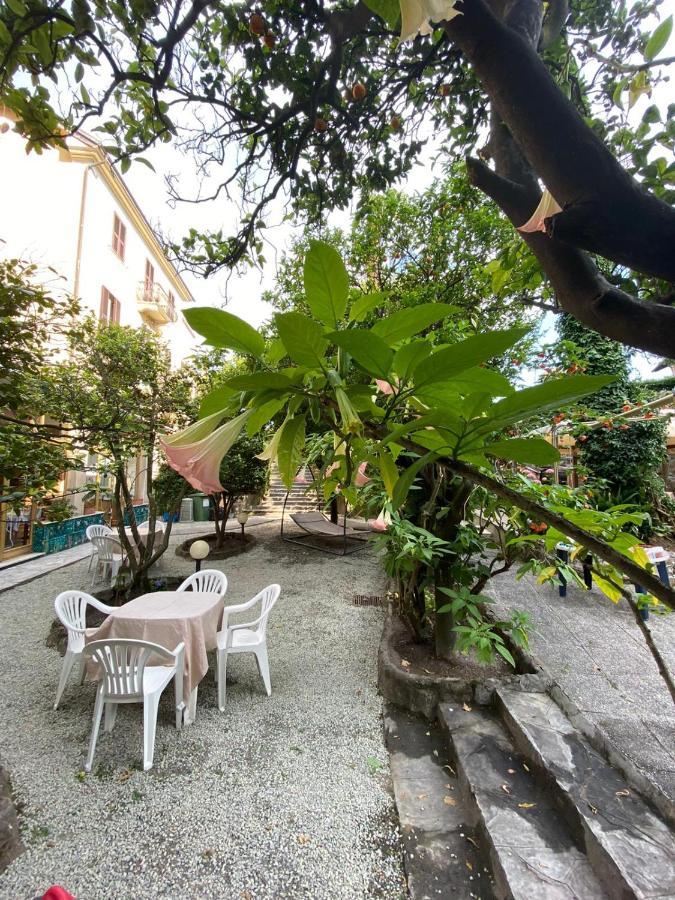 בוליאסקו Hotel Villa Flora מראה חיצוני תמונה