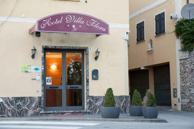 בוליאסקו Hotel Villa Flora מראה חיצוני תמונה