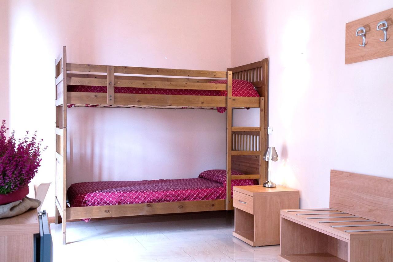 בוליאסקו Hotel Villa Flora מראה חיצוני תמונה