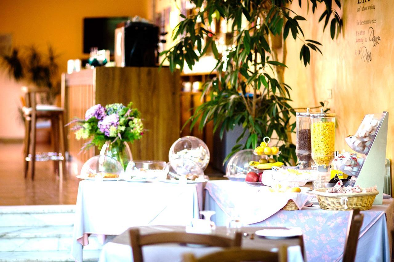 בוליאסקו Hotel Villa Flora מראה חיצוני תמונה