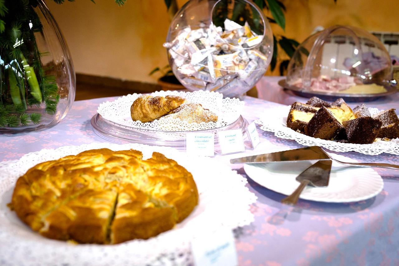 בוליאסקו Hotel Villa Flora מראה חיצוני תמונה