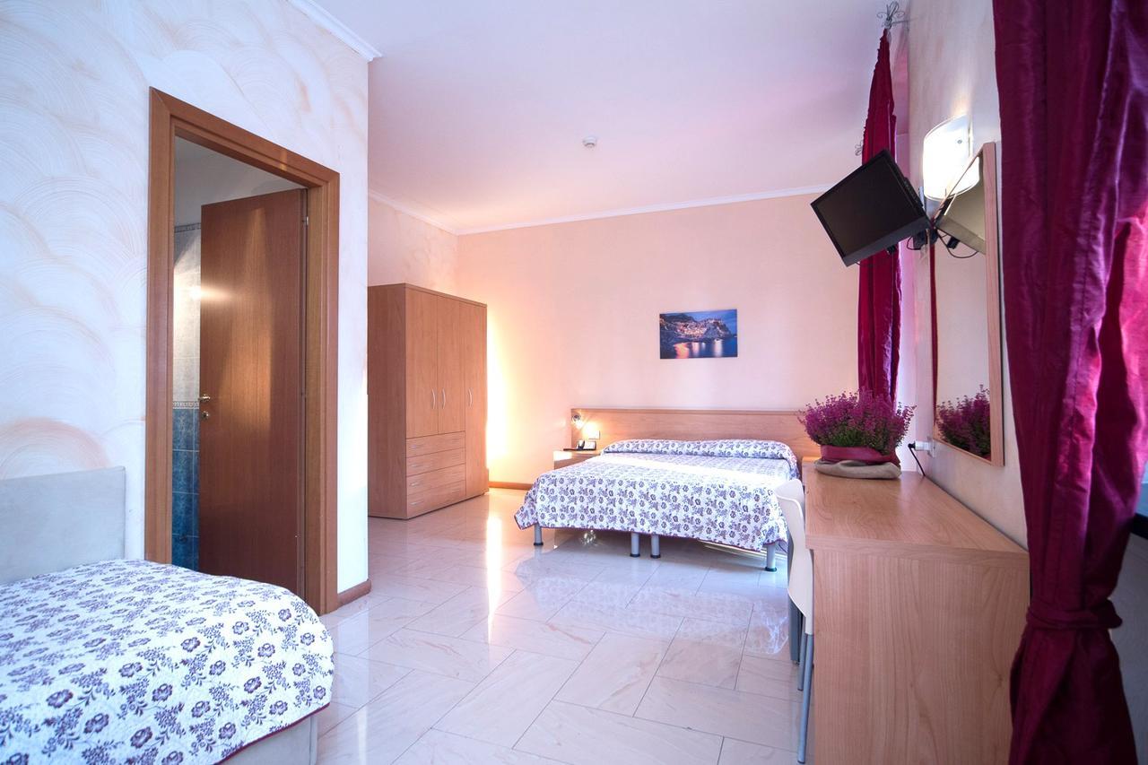בוליאסקו Hotel Villa Flora מראה חיצוני תמונה