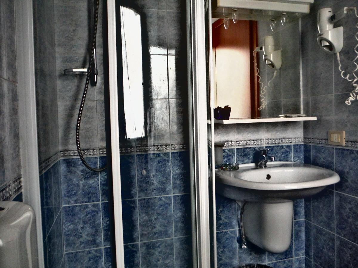 בוליאסקו Hotel Villa Flora מראה חיצוני תמונה