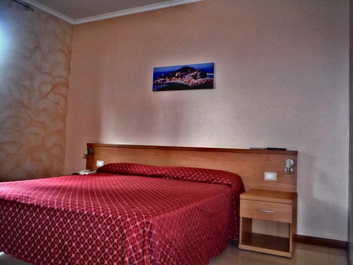 בוליאסקו Hotel Villa Flora מראה חיצוני תמונה